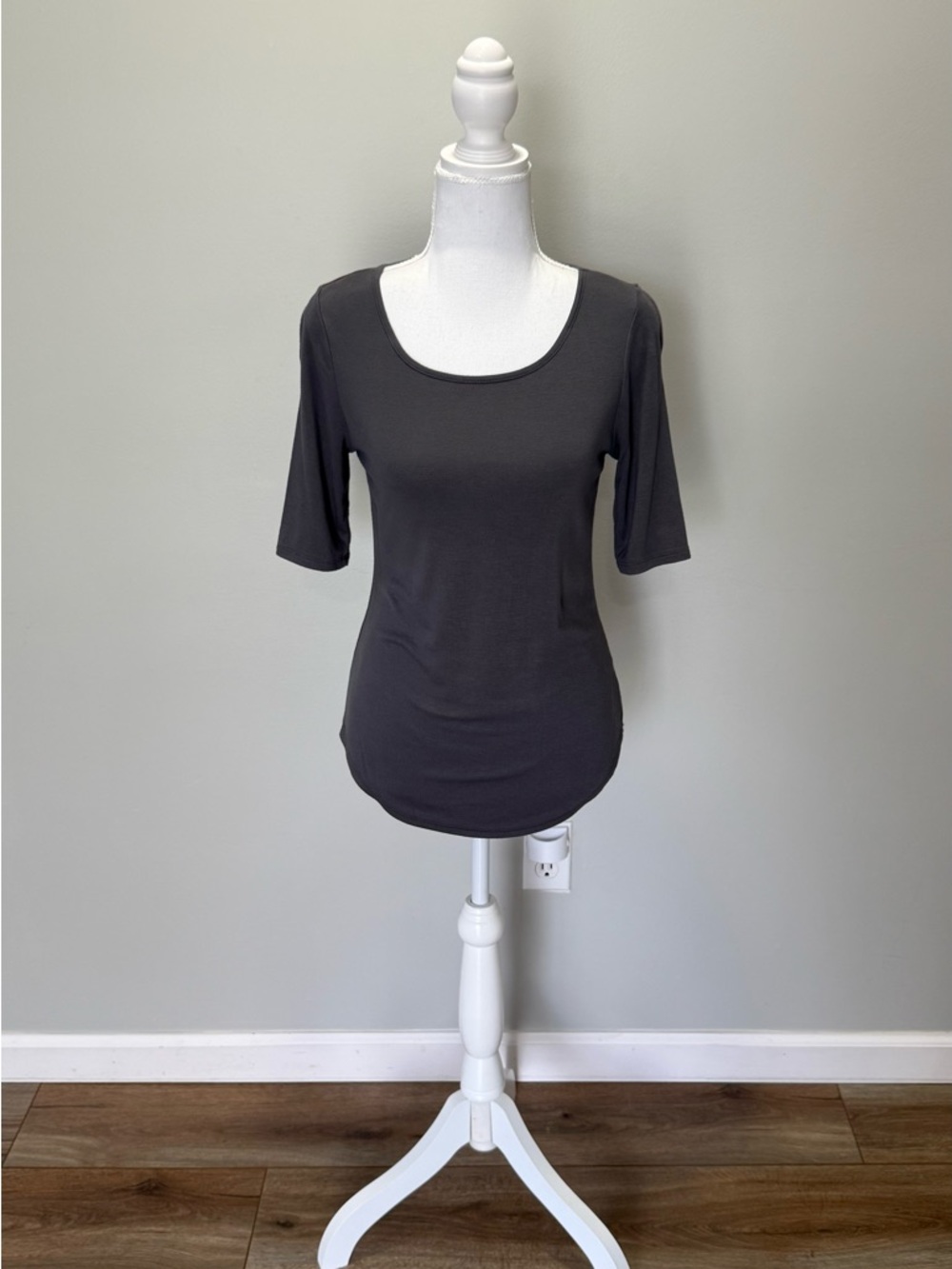 Apt. 9 Charcoal Scoop Neck Slim Tee